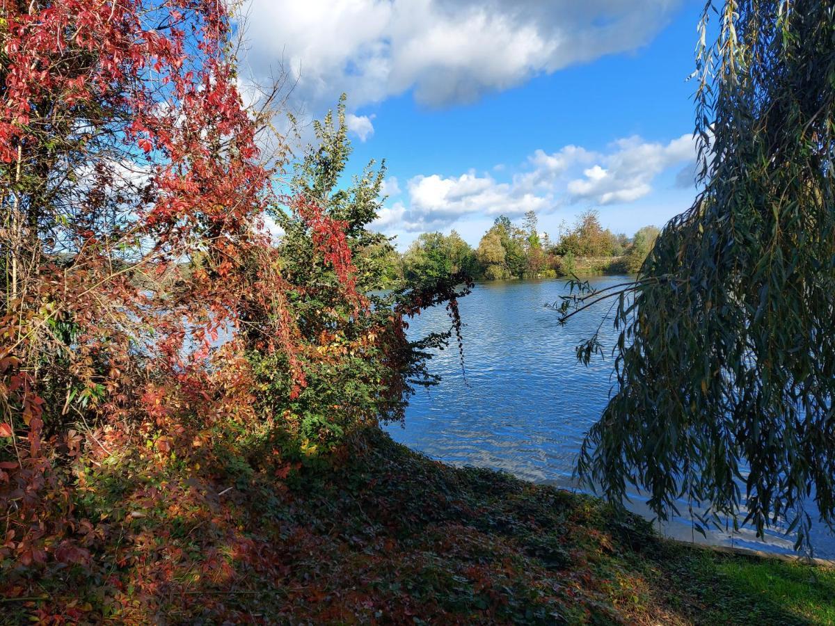 Les Seringats Poissy Extérieur photo