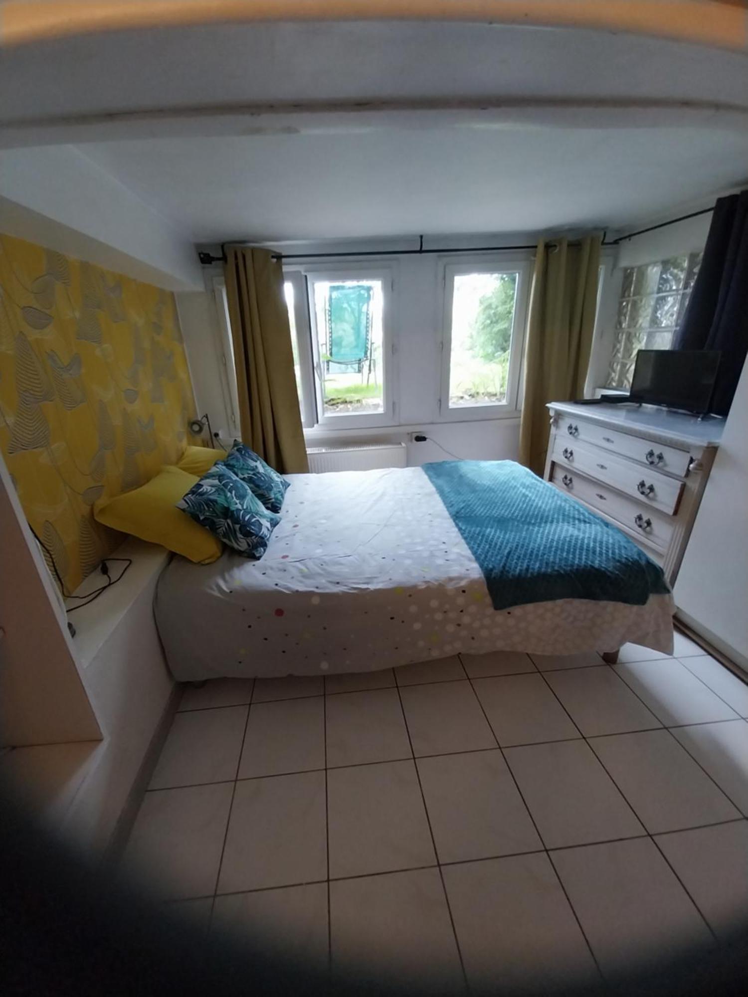 Les Seringats Poissy Extérieur photo